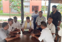 ಈಶ್ವರಮಂಗಲ ಶ್ರೀ ಪಂಚಲಿಂಗೇಶ್ವರ ದೇವಸ್ಥಾನಕ್ಕೆ ಅನುದಾನ ಒದಗಿಸಿಕೊಡುವಂತೆ ಜೀರ್ಣೋದ್ಧಾರ ಸಮಿತಿ ವತಿಯಿಂದ ಸಂಸದರಿಗೆ ಮನವಿ