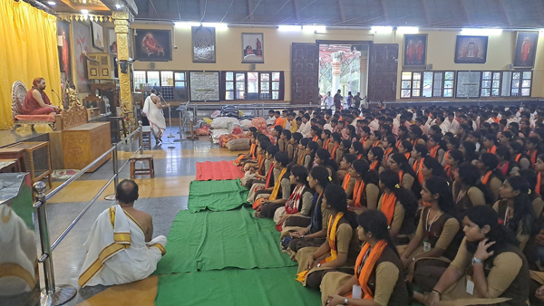 News Photo - Sri Vidhushekhara Bharathi Sannidhanangalavaru