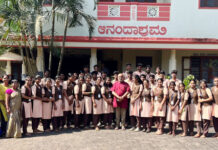 ವಿವೇಕಾನಂದ ಪದವಿಪೂರ್ವ ಕಾಲೇಜಿನ ವಿದ್ಯಾರ್ಥಿಗಳಿಂದ ಆನಂದಾಶ್ರಮಕ್ಕೆ ಭೇಟಿ